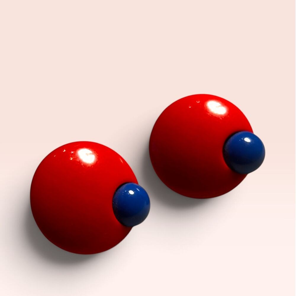 Vintage 1980s Memphis Colorblock Button Earrings – Red & Blue Clip-On Earrings